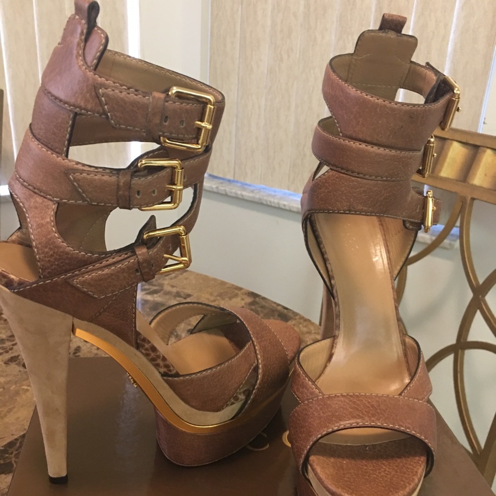 GUCCI Iman Platform Heels * Retail $1275 * 39.5 = US 8.5-9
